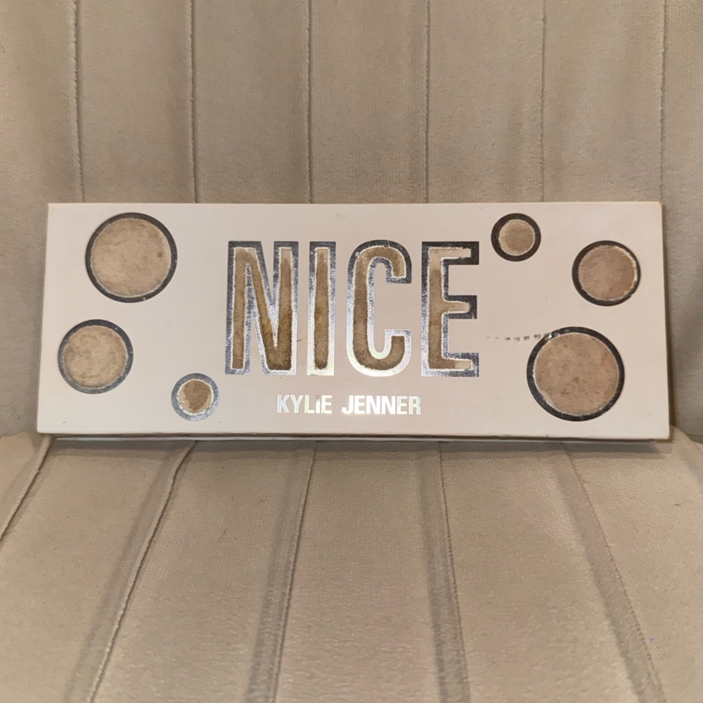 Kylie Cosmetics Christmas Edition Nice Eyeshadow Palette